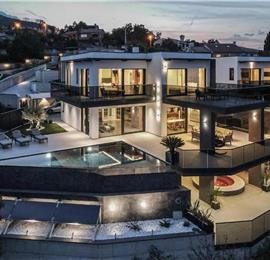 3 bedroom villa with infinity pool in Opatija, sleeps 6